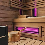 Apartment 46 Jacuzzi&sauna Komarno