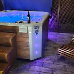46 Jacuzzi&sauna Apartment *