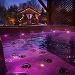 46 Jacuzzi&sauna Komarno