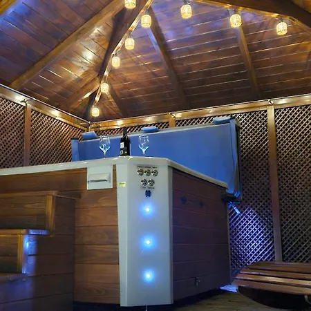 46 Jacuzzi&sauna Apartament *