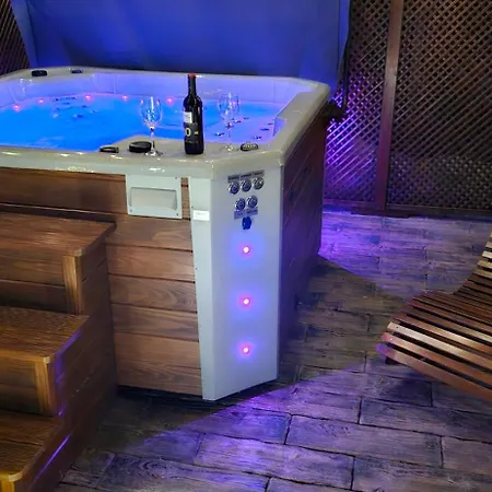 46 Jacuzzi&sauna Apartament *